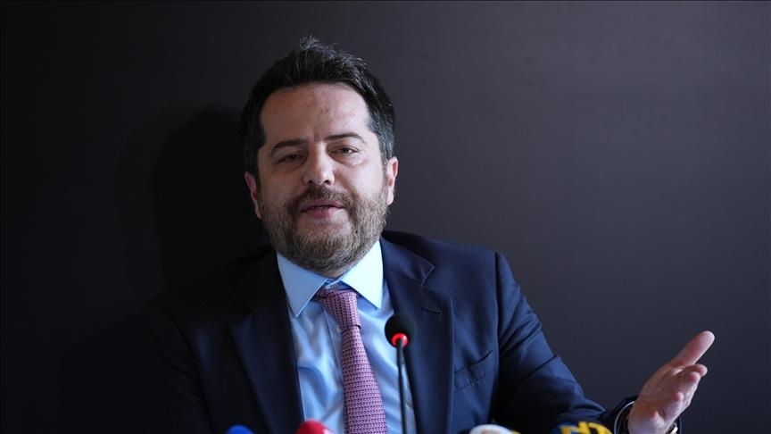 “Futbolda bahis” soruşturması kapsamında gözaltına alınan eski Galatasaray Sportif AŞ Başkan Vekili Erden Timur, savcılığın talebi üzerine sevk edildiği hakimlikçe tutuklandı.