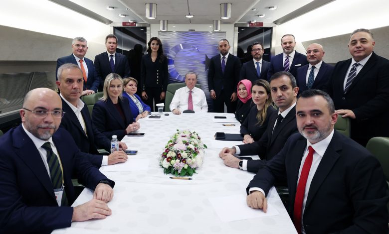 Cumhurbaşkanı Recep Tayyip Erdoğan, bahis soruşturması hakkında, "Milyonlarca lira transfer ücreti alan bu insanlar, bu işin içerisine nasıl bulaşır, nasıl girer?" dedi