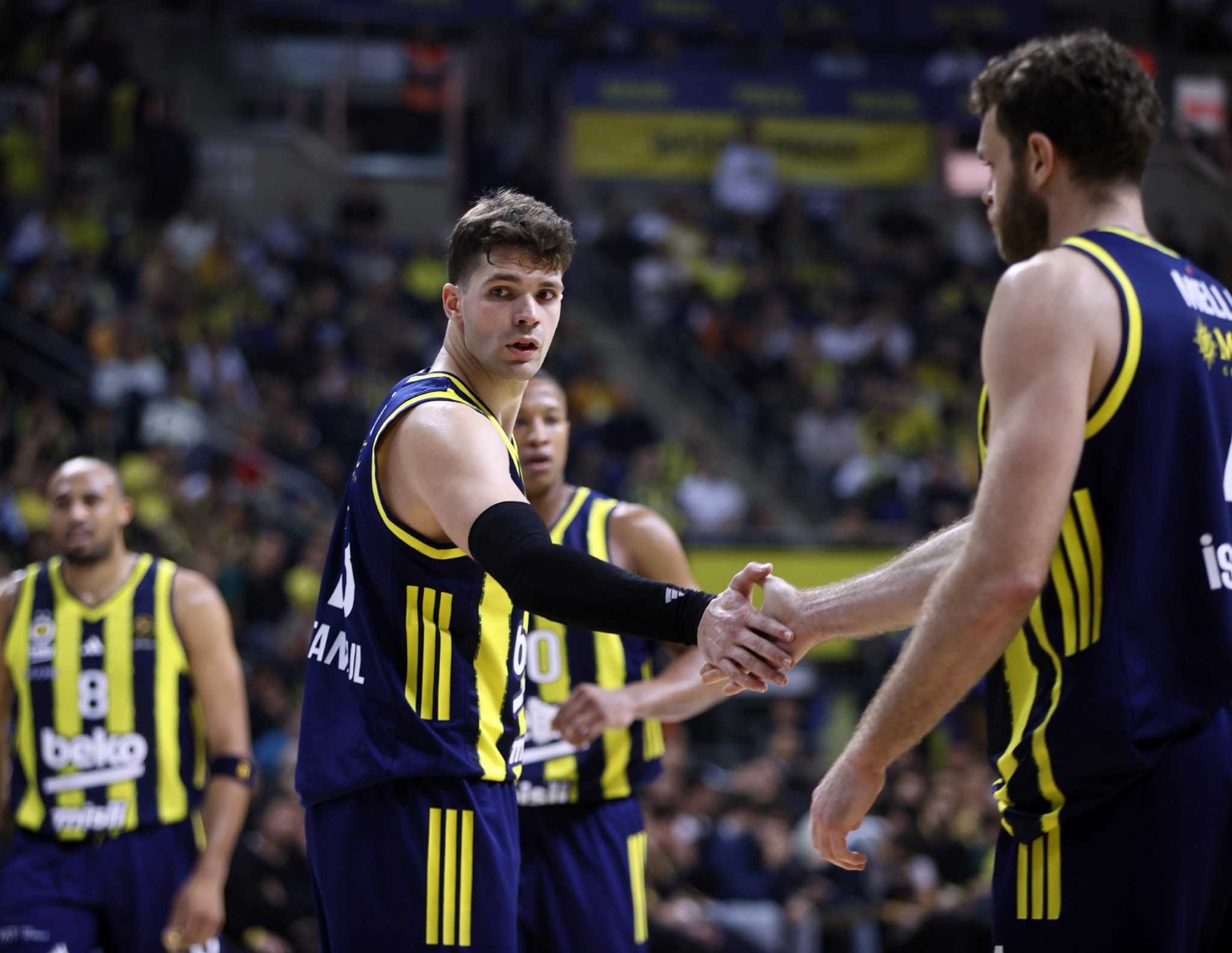 Türkiye Sigorta Basketbol Süper Ligi’nde son şampiyon Fenerbahçe Beko, Trabzonspor deplasmanında darmadağın oldu