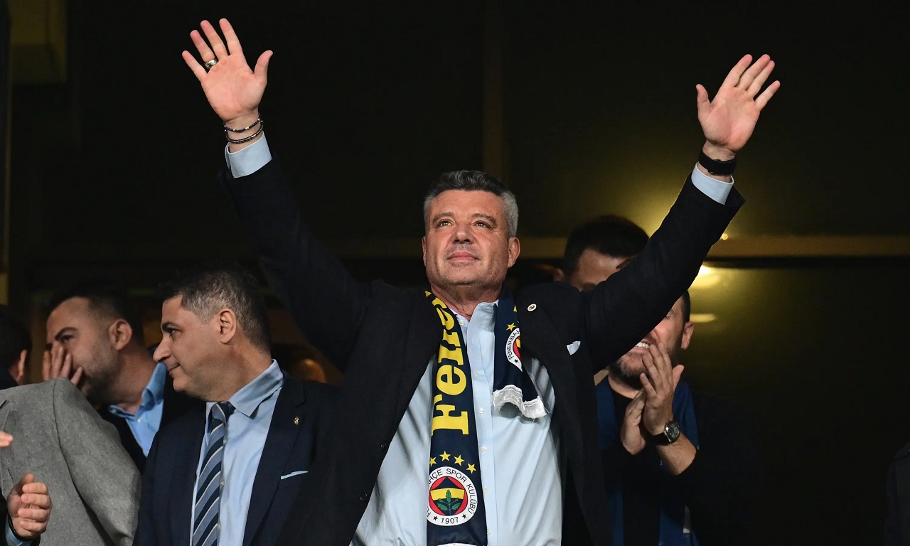 Fenerbahçe Başkanı Sadettin Saran’ın uyuşturucu soruşturması kapsamında gözaltına alınmasının ardından, kulüp yönetimi, taraftarlar ve siyasi isimlerden art arda açıklamalar geldi.