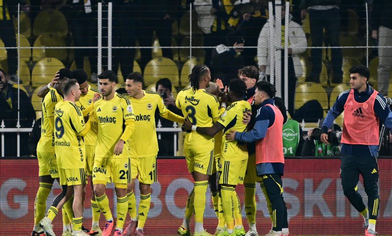 Trendyol Süper Lig'de Fenerbahçe, Konyaspor'u yenerek lider Galatasaray'ı 3 puan geriden takibini sürdürdü