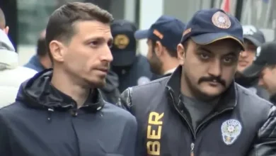 Futbolcuların telefonlarından sanal kumar çıktı 1 Futbolda bahis ve şike iddialarıyla yürütülen soruşturmada, tutuklu futbolcuların cep telefonlarında yapılan incelemeler çarpıcı bulguları ortaya koydu.