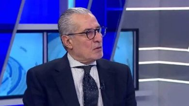 Eski futbolcu ve futbol yorumcusu Gökmen Özdenak, yoğun bakımda tedavi gördüğü hastanede hayatını kaybetti