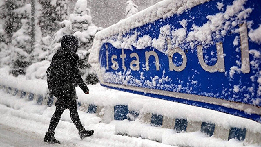 İstanbul Valiliği’nden flaş açıklama geldi. İstanbul Valisi Davut Gül, kent sakinlerini kar yağışı konusunda uyardı