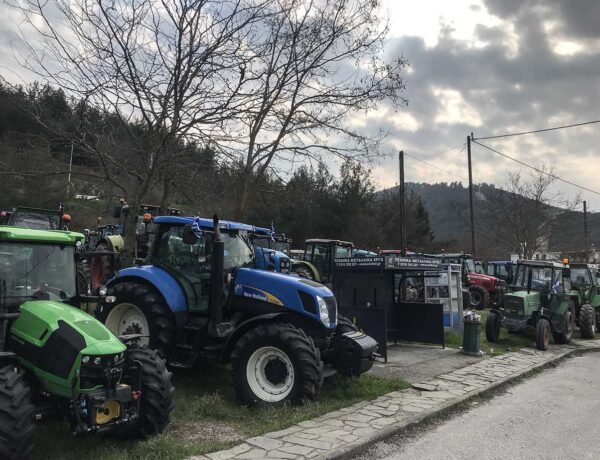 Son günlerde yoğunlaşan tarımsal protestolar Kavala’da yeni bir boyut kazandı. Moustheni gişelerinde toplanan çiftçiler, yolu ücretsiz hale getirdi