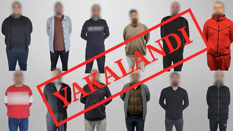 Kırmızı bültenle aranan 12 suçlu Avrupa’dan Türkiye’ye getirildi 1 İçişleri Bakanı Ali Yerlikaya, Gürcistan, Almanya, Avusturya ve Fransa’da yakalanan 12 firarinin Türkiye’ye iade edildiğini açıkladı.