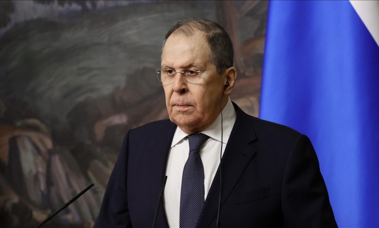 Sergey Lavrov, Avrupa ülkelerinin Ukrayna yönetimini destekleyerek Rusya’ya yönelik yeni saldırı planlarının önünü açtığını savundu.