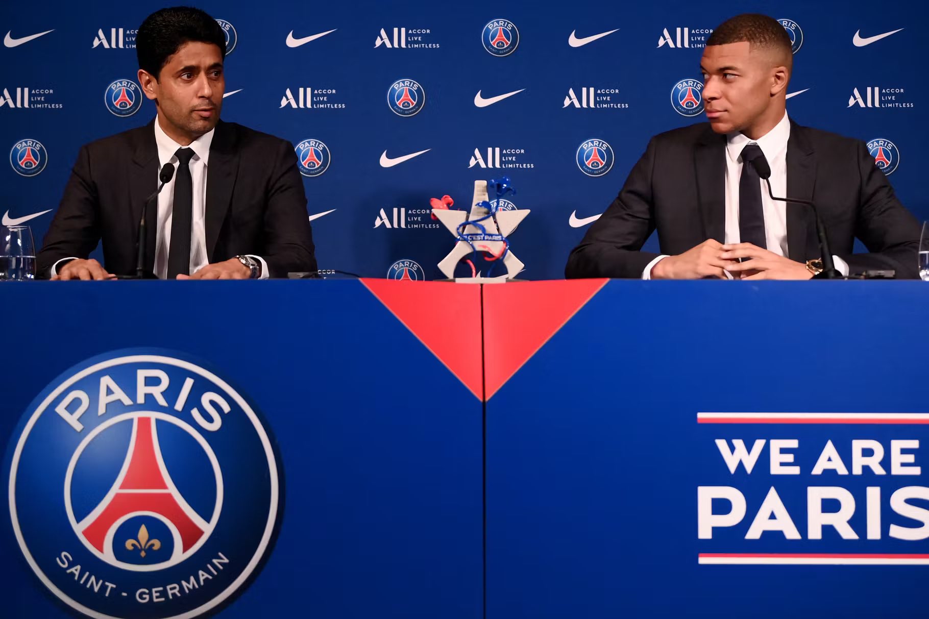 Kylian Mbappe’ye rekor tazminat 1 Fransız mahkemesi, Kylian Mbappe’ye eski kulübü Paris Saint Germain’in 61 milyon Euro ödemesine hükmetti