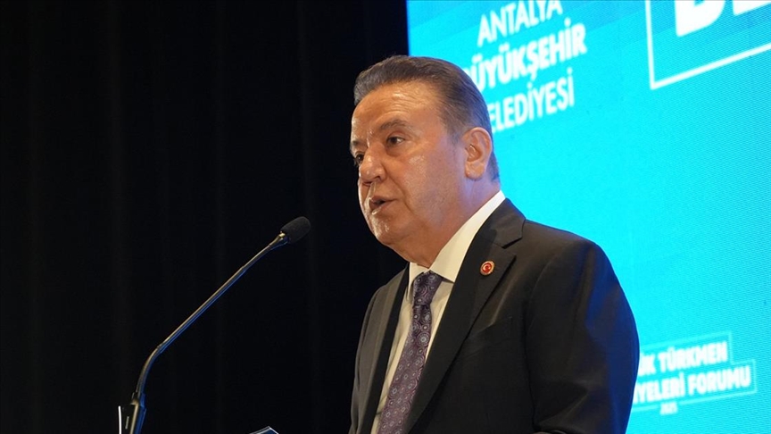 Rüşvet soruşturmasında Muhittin Böcek ve 6 şüpheliye ek ifade 1 Belediye başkanlığı görevinden uzaklaştırılan Muhittin Böcek ile birlikte toplam 7 şüphelinin ek ifadelerine başvurulacak.