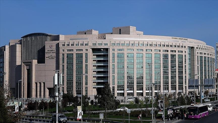 Murat Ağırel’den Türk futbolu için çarpıcı uyarılar 1 Gazeteci Murat Ağırel, Türk futbolunu sarsan bahis soruşturmasının yalnızca alt kademelerle sınırlı kalmaması gerektiğini söyledi.