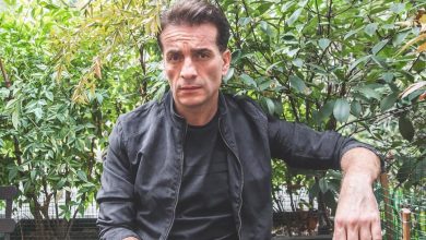 Murat Cemcir’den sevindiren haber 1 İç kanama geçiren ünlü oyuncu Murat Cemcir’in tedaviye cevap verdiği ve yoğun bakımdan çıkarılacağı bildirildi