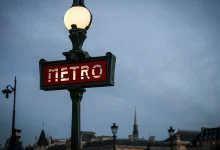 Paris’te metro hattı 3’te 30 dakika içinde üç ayrı bıçaklı saldırı yaşandı. Saldırgan kısa sürede yakalandı.