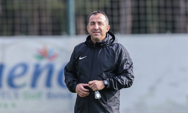 Çaykur Rizespor’da Recep Uçar dönemi 18 İlhan Palut ile yollarını ayıran Süper Lig ekibi Çaykur Rizespor, teknik direktörlük görevi için Recep Uçar ile prensip anlaşması sağlandığını duyurdu