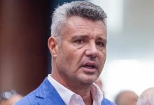 Sadettin Saran, uyuşturucu temin etme, uyuşturucu kullanımını kolaylaştırmak ve uyuşturucu kullanma suçlamaları kapsamında İstanbul İl Jandarma Komutanlığı ekiplerince gözaltına alındı.