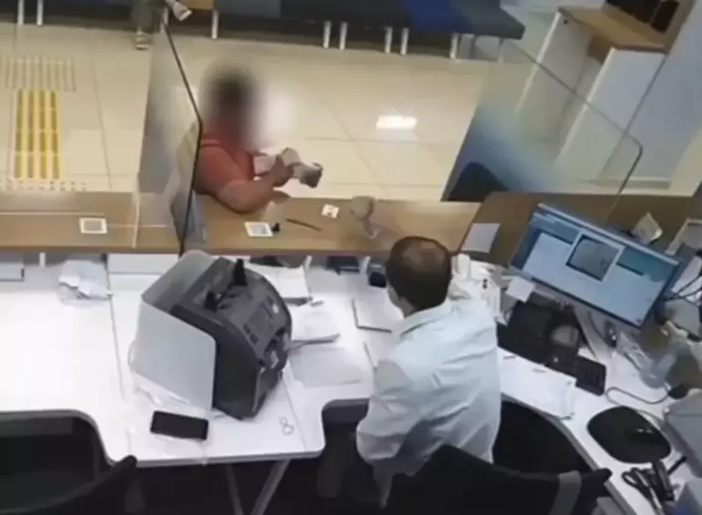 Yüksek kazanç vaadiyle sahte Forex hesapları açtırdığı belirlenen çeteye yönelik 18 ilde eş zamanlı operasyon yapıldı.