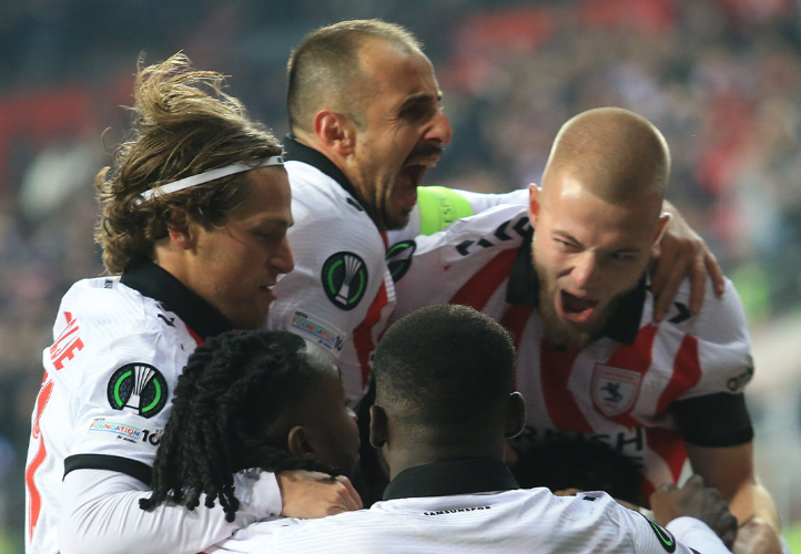 Samsunspor, Avrupa'da şok oldu 1 UEFA Konferans Ligi'nde Yunan ekibi AEK Atina'ya kaybeden temsilcimiz Samsunspor, 10 puanda kaldı