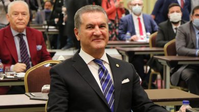 CHP Erzincan Milletvekili Mustafa Sarıgül, turistik Doğu Ekspresi'ni kentten hareket memuru olarak yolcu etti