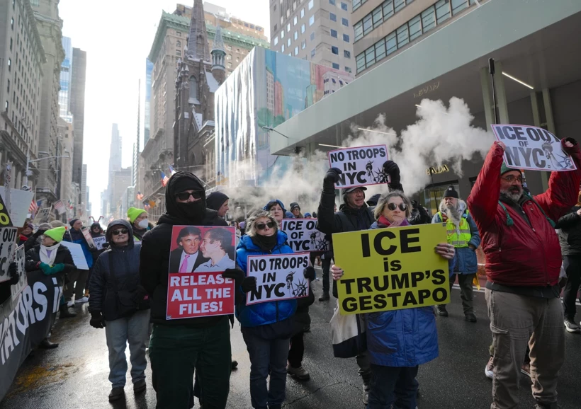 Trump Tower önünde danslı ve şarkılı protesto 1 New York’ta Trump Tower önünde sivil toplum grupları, Donald Trump yönetiminin göçmenlik politikalarını protesto etti.