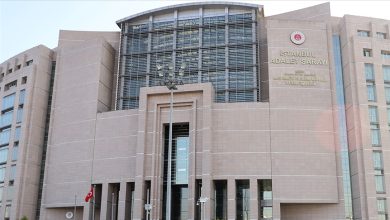 Oyuncu Saadet Ezgi Eyüboğlu’nun da adının geçtiği soruşturmada, İstanbul Adliyesi’ne sevk edilen şüphelilerden 6’sı tutuklandı.