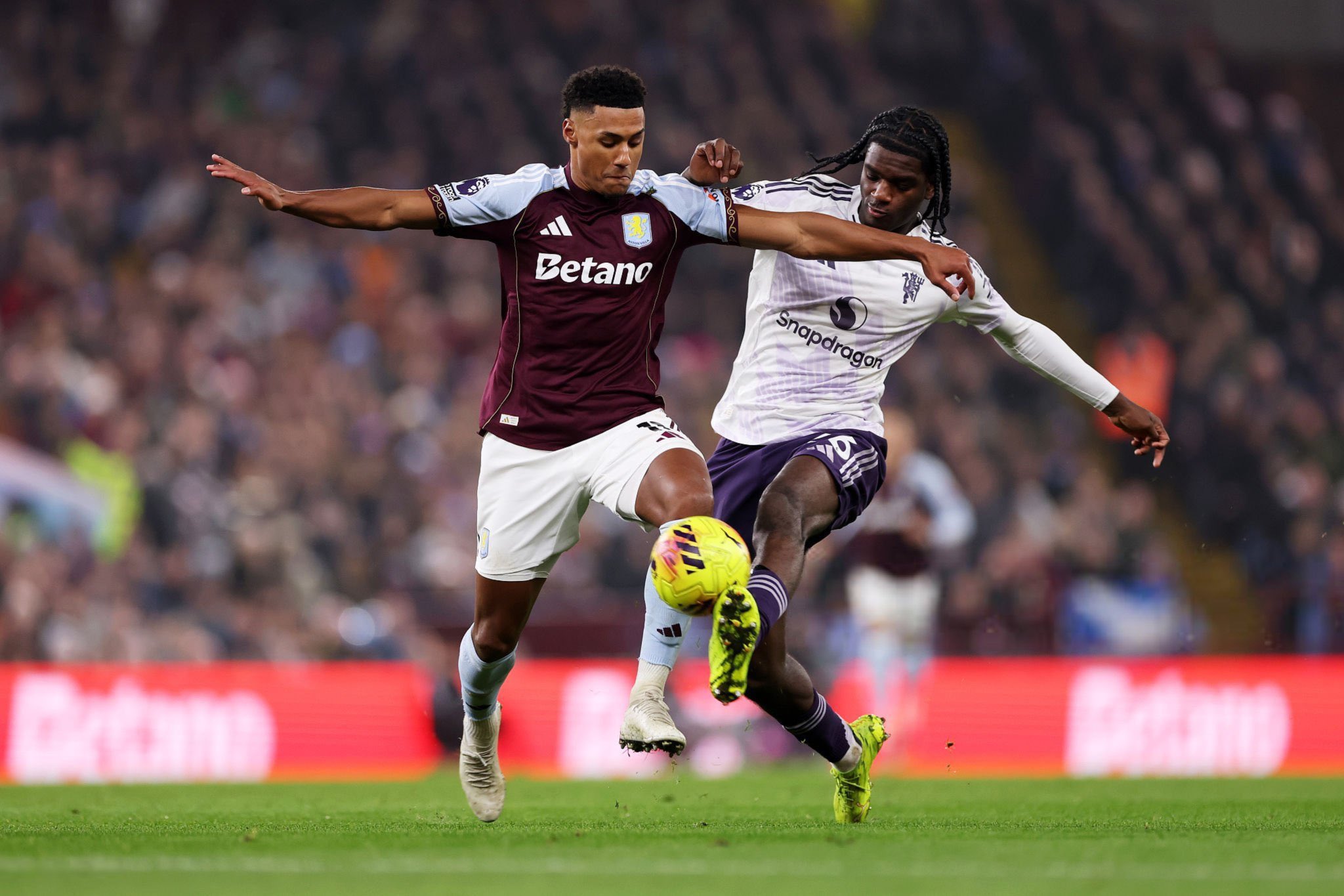 Fenerbahçe’nin UEFA Avrupa Ligi’ndeki rakibi Aston Villa, İngiltere Premier Lig’de son 12 maçta 11. galibiyetini aldı