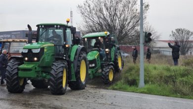 Yunanistan’da çiftçi eylemleri sürüyor 1 Yunan çiftçilerin hükümetin tarım politikalarına yönelik tepkisi sınır geçişlerine yansıdı. Bulgaristan sınırındaki Promahonas Sınır Kapısı’nda kamyon trafiği durduruldu.