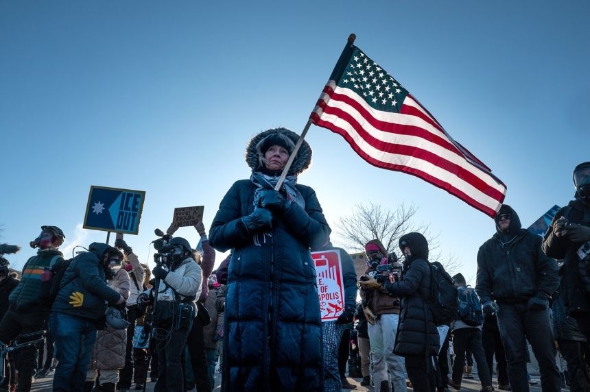 ABD’de cuma günü birçok kentte Göçmenlik ve Gümrük Muhafaza Birimi’ne karşı eş zamanlı protestolar düzenlendi.