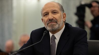 ABD Ticaret Bakanı Howard Lutnick’in milyarder Jeffrey Epstein ile 2012 yılında Karayipler’de bir araya gelmek için yazıştığı ortaya çıktı.