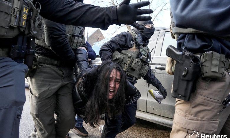 ABD'nin Minnesota eyaletine bağlı Minneapolis kentinde Göçmenlik ve Gümrük Muhafaza polisleri ile halk arasındaki çatışmalar büyüyor