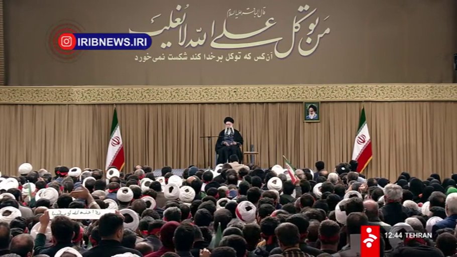 İran’ın dini lideri Ayetullah Ali Hamaney, hem iç kamuoyuna hem de ülke yönetimini tehdit eden ABD Başkanı Donald Trump’a sert mesajlar verdi