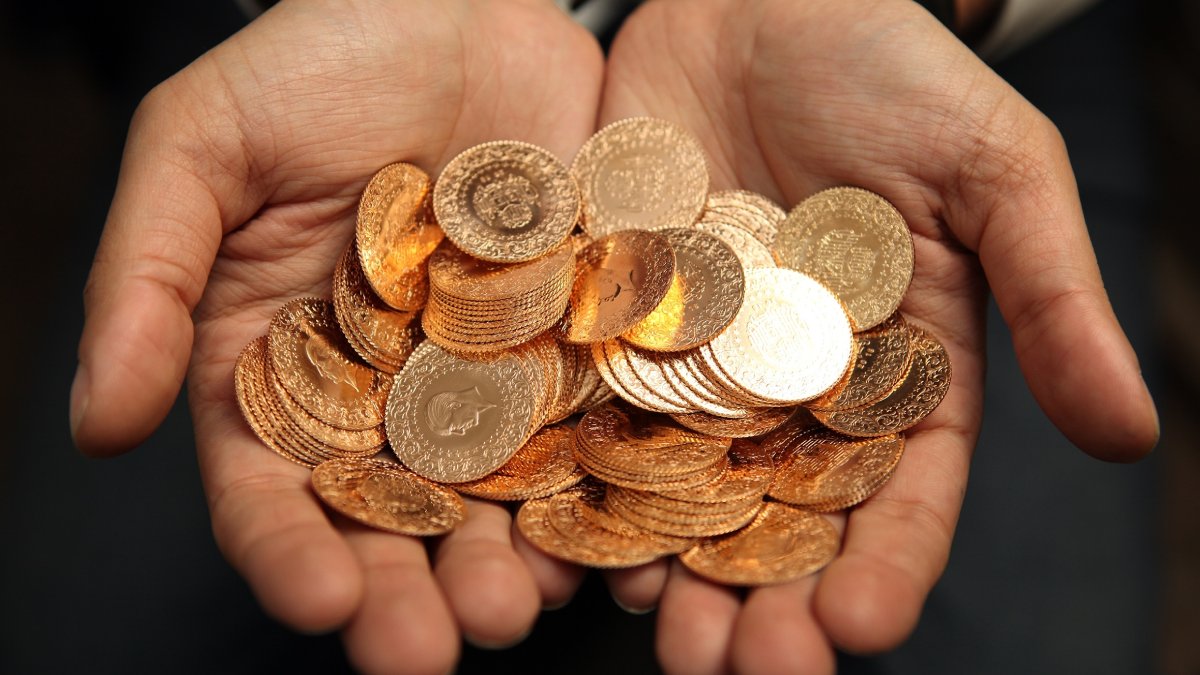 Çeyrek ve gram altın gibi yatırım amaçlı işlenmemiş altın alımları için nakit alım sınırı 30 bin TL olacak