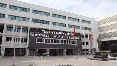 Antalya Büyükşehir Belediyesi’ne yönelik soruşturmada dikkat çeken bir adım atıldı. Belediye birimleri ASAT ve ALDAŞ’a düzenlenen operasyonda 14 çalışan gözaltına alındı.