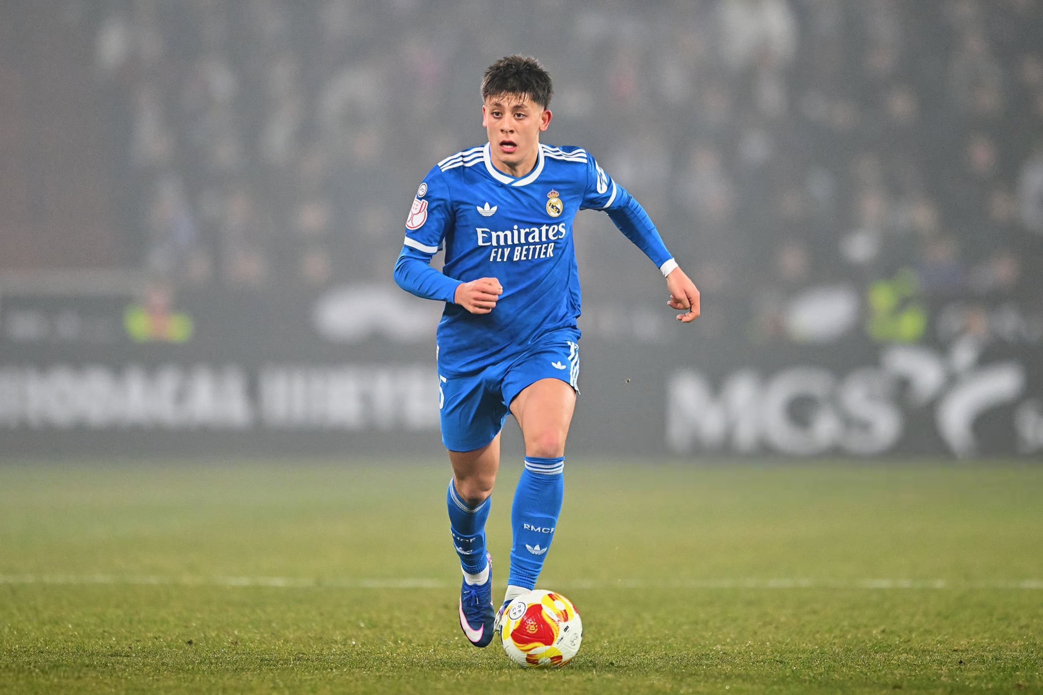 Real Madrid forması giyen milli futbolcumuz Arda Güler, Arsenal Teknik Direktörü Mikel Arteta'nın listesinin ilk sırasında