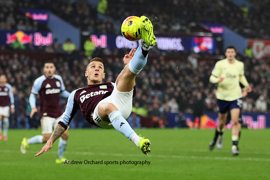 Fenerbahçe'nin UEFA Avrupa Ligi'nde karşılaşacağı Aston Villa'da dört kritik futbolcu forma giyemeyecek