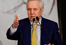 Fenerbahçe'nin eski başkanı Aziz Yıldırım, Bebek Otel ile ilgili dijital haber yaparken fotoğrafını kullanan gazeteci Özlem Gürses'i uyardı