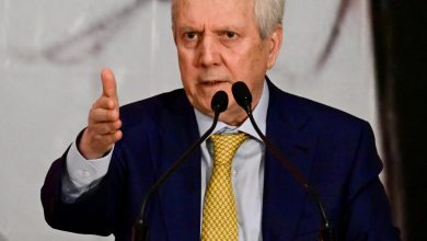 Fenerbahçe'nin eski başkanı Aziz Yıldırım, Bebek Otel ile ilgili dijital haber yaparken fotoğrafını kullanan gazeteci Özlem Gürses'i uyardı