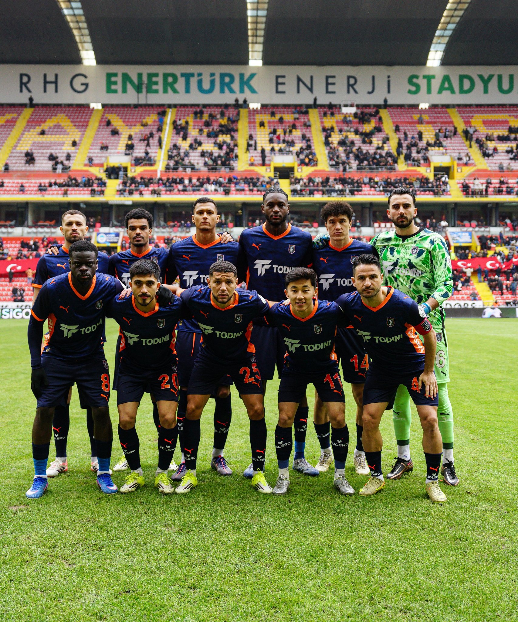 Kayserispor deplasmanında farklı kazanan Başakşehir, Trendyol Süper Lig'de üst üste dördüncü galibiyetini aldı