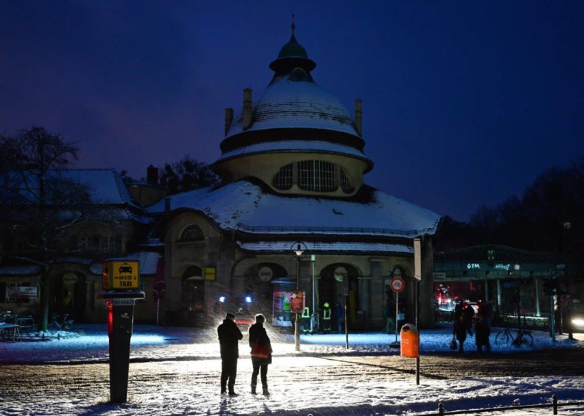 Almanya'nın başkenti Berlin'de yapılan sabotaj sonucu yaklaşık 100 bin kişi elektriksiz ve ısıtmadan yoksun kaldı