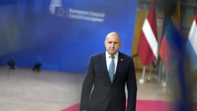 Bulgaristan erken seçim sürecine girerken, Cumhurbaşkanı Rumen Radev’den ülke siyasetini sarsan bir karar geldi.