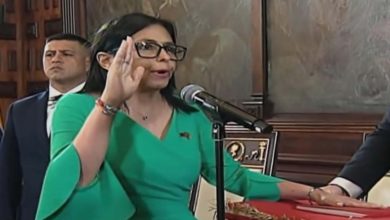 Venezuela Devlet Başkanı Nicolas Maduro ve eşinin ABD operasyonuyla ülke dışına çıkarılmasının ardından başlayan geçici yönetim süreci resmileşti.