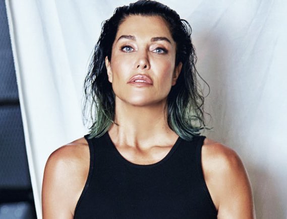 Deniz Akkaya, Seda Akgül'e yönelik verilen tedbir kararını ihlal ettiği gerekçesiyle 3 gün zorlama hapsi cezasını çekmek üzere cezaevine gönderildi