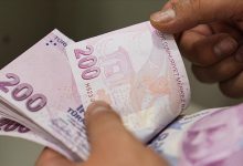 En düşük emekli aylığının 20 bin liraya yükseltilmesinin ardından, ocak ayına ilişkin maaş farklarının hesaplara yatırılacağı tarih açıklandı.