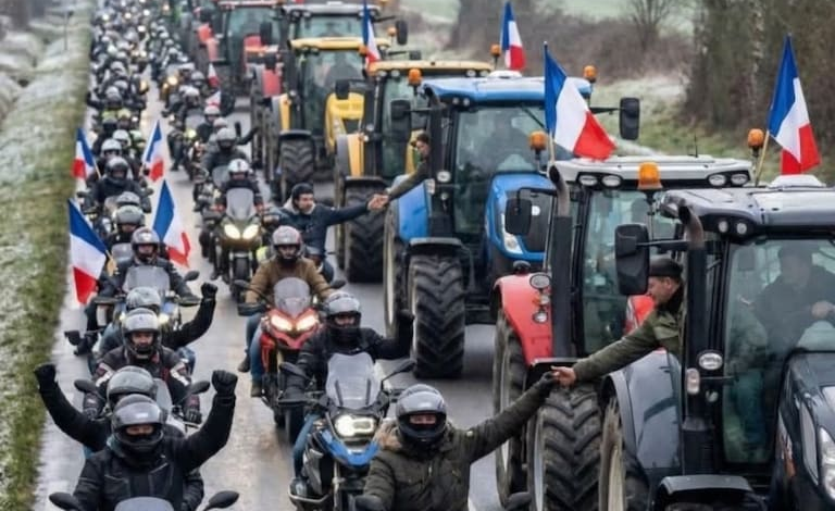 İsyan! Emmanuel Macron sığınağa kaçtı 17 Fransa'da protesto hakları elinden alınan çiftçiler başkanlık sarayını ele geçirdi. Başkan Emmanuel Macron sığına kaçmak zorunda kaldı
