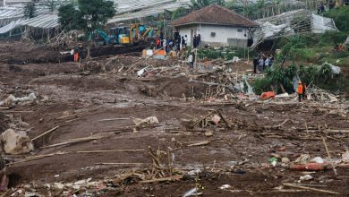 Endonezya’nın Cava Adası’nda meydana gelen 5.7 büyüklüğündeki deprem, çevre yerleşimlerde kısa süreli paniğe yol açtı.