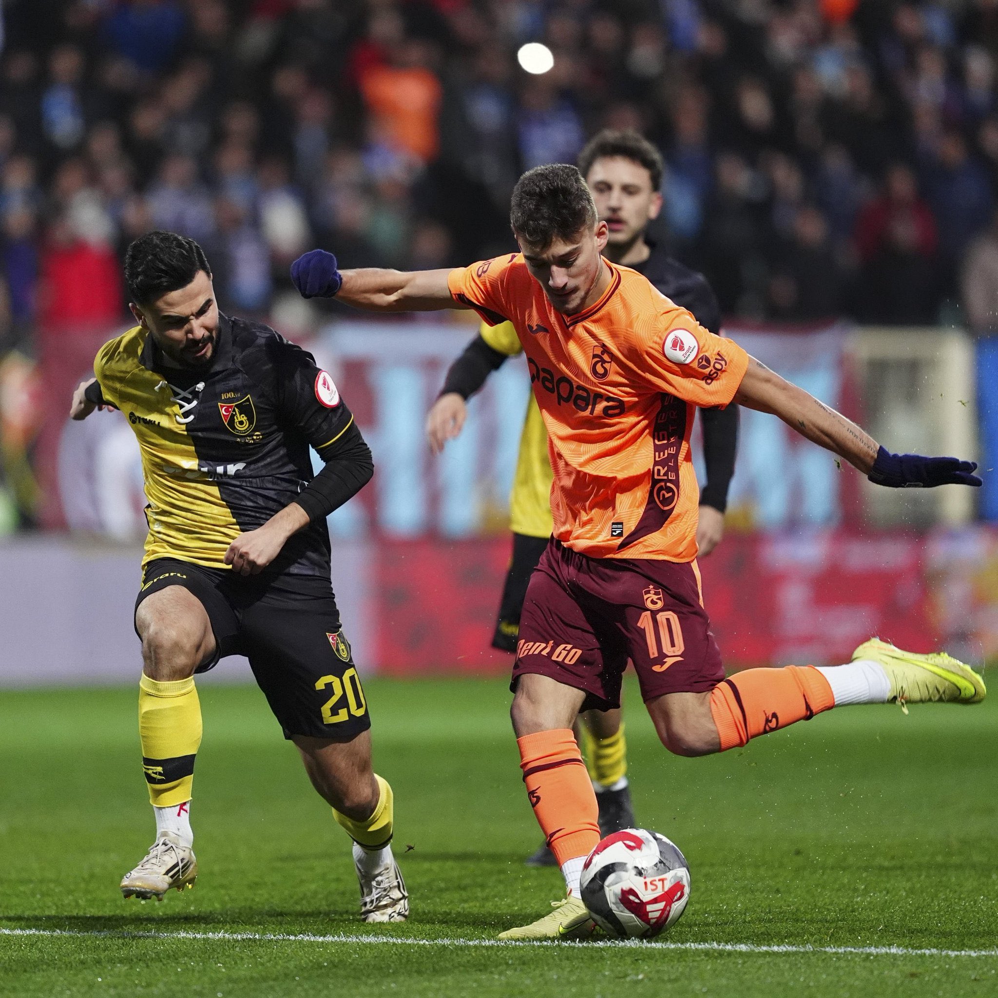 Trabzonspor'un İstanbulspor ile oynadığı Türkiye Kupası maçında Beşiktaş'tan kiralık Ernest Muci yine gollerini attı