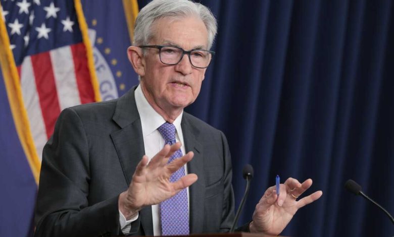 ABD Merkez Bankası, 2026 yılının ilk toplantısında politika faizini sabit tutma kararı aldı. Karar, kurul içinde görüş ayrılığıyla alındı.