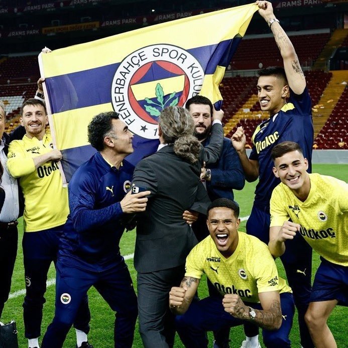 Fenerbahçe-Galatasaray'a hapis! 1 19 Mayıs 2024'te oynanan Galatasaray-Fenerbahçe derbisi sonrası çıkan olaylara ilişkin 5 kişi 1 yıl 4 ay hapis cezası aldı