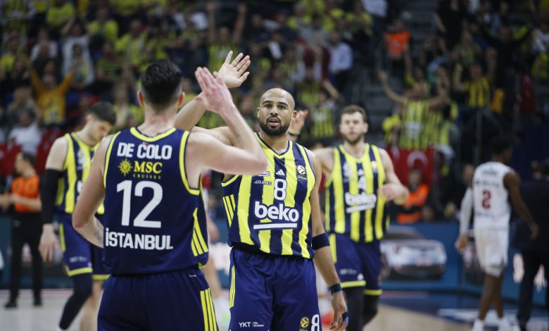 Türkiye Sigorta Basketbol Süper Ligi'nde lider Fenerbahçe Beko, Karşıyaka deplasmanında farklı galip geldi