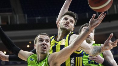 Türkiye Sigorta Basketbol Süper Ligi’nde son şampiyon Fenerbahçe Beko, TOFAŞ’ı yenerek rahat şekilde liderliğe kuruldu