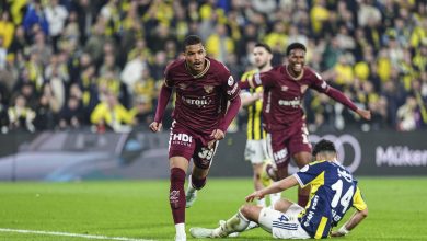 Trendyol Süper Lig'de Fenerbahçe kendi evinde Göztepe ile 1-1 berabere kalarak lider Galatasaray'ın 3 puan gerisine düştü