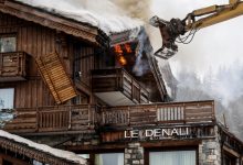 Fransa Courchevel’de bulunan beş yıldızlı Les Grandes Alpes Oteli’nde çıkan yangın nedeniyle yüzlerce kişi gece yarısı tahliye edildi.